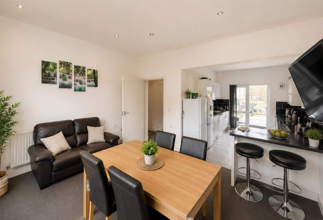 6 bed property in Princes Road, Stoke-On-Trent